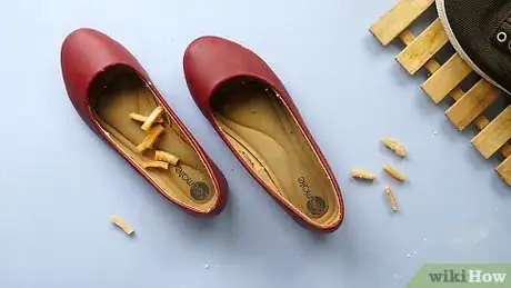 Imagen titulada Clean Smelly Sneakers Step 8