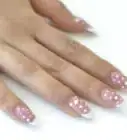 ponerse uñas postizas