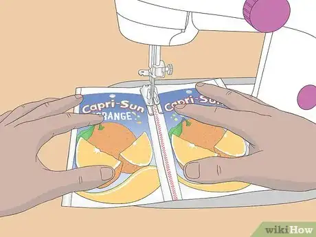 Imagen titulada Make a Capri Sun Purse Step 6