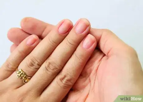 Imagen titulada Apply Magnetic Nail Polish Step 1