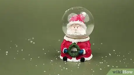 Imagen titulada Make a Snow Globe Step 8
