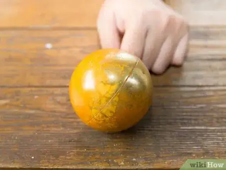 Imagen titulada Make a Pokeball Step 1