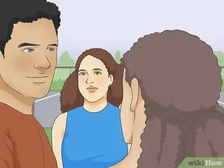Imagen titulada Check Out a Girl Without Her Noticing Step 14