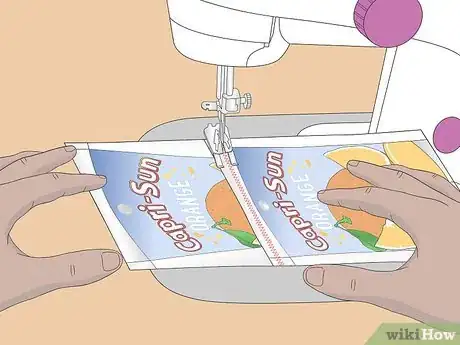 Imagen titulada Make a Capri Sun Purse Step 9
