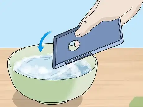 Imagen titulada Disinfect a Phone Step 7