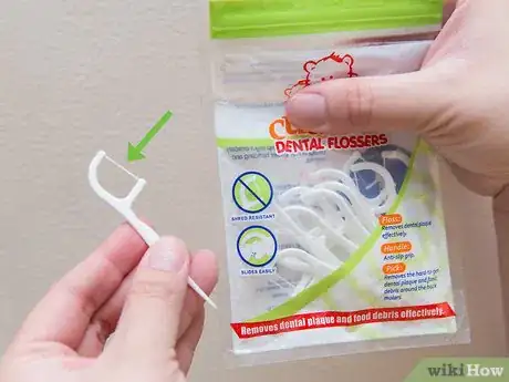 Imagen titulada Brush Your Teeth Without a Toothbrush Step 5