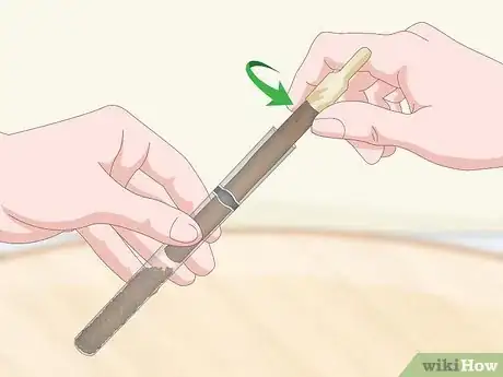 Imagen titulada Freak a Black & Mild Cigar Step 4