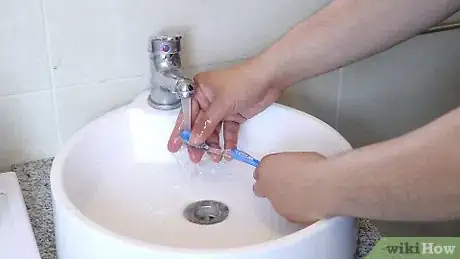 Imagen titulada Clean Toothbrushes Step 1