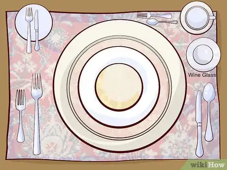 Imagen titulada Set a Dinner Table Step 11
