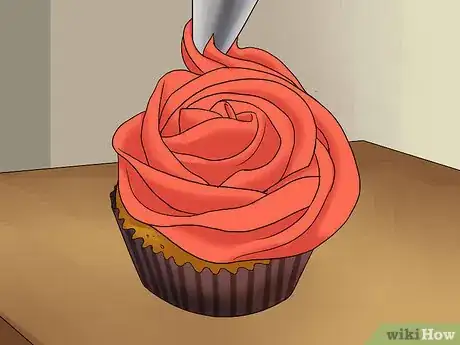 Imagen titulada Add Filling to a Cupcake Step 6