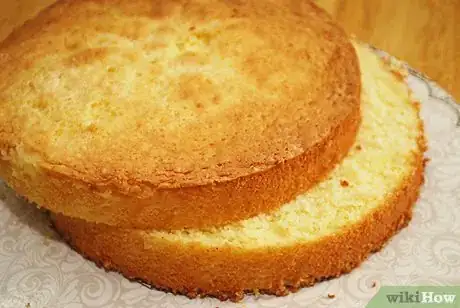 Imagen titulada Cut a Cake Layer in Half Step 4