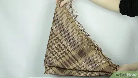 Imagen titulada Do a Scarf Bun Step 2