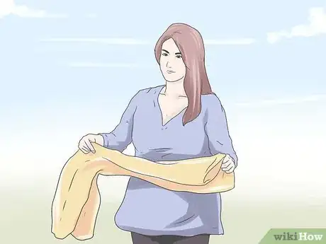 Imagen titulada Turn Pants Into a Skirt Step 1