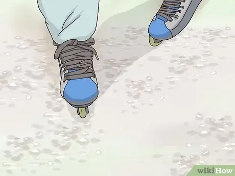 Imagen titulada Stop on Inline Skates Step 4