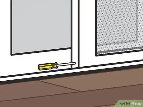 Imagen titulada Remove a Sliding Screen Door Step 03