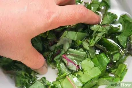 Imagen titulada Cook Beet Greens Step 3