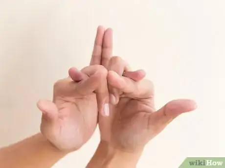 Imagen titulada Do a Snake Hand Trick Step 14