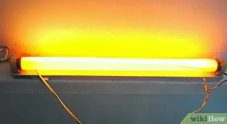 Imagen titulada Add Color to a Fluorescent Light Intro