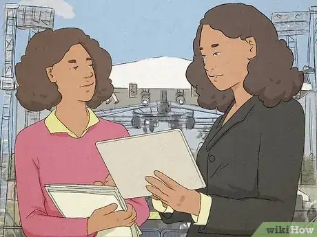 Imagen titulada Become a Celebrity Personal Assistant Step 5
