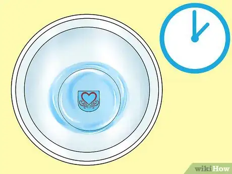 Imagen titulada Apply Waterslide Decals Step 10
