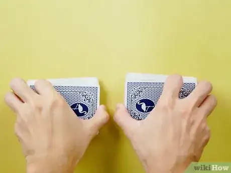 Imagen titulada Riffle and Bridge Shuffle Step 3