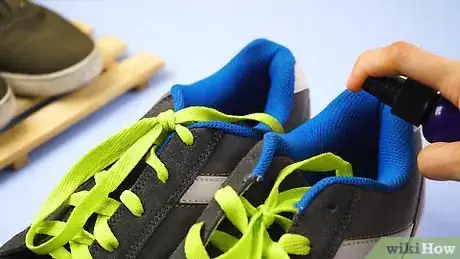 Imagen titulada Freshen Smelly Shoes Step 12