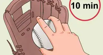 ablandar un guante de béisbol