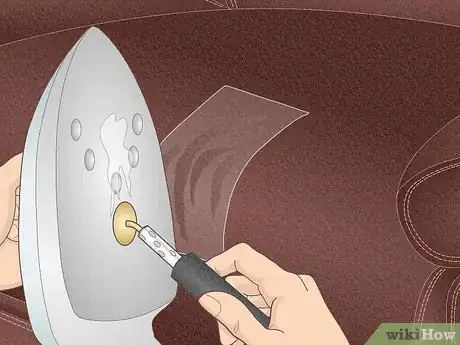 Imagen titulada Repair a Faux Leather Sofa Step 11