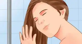 lavar tu cabello para decolorarlo