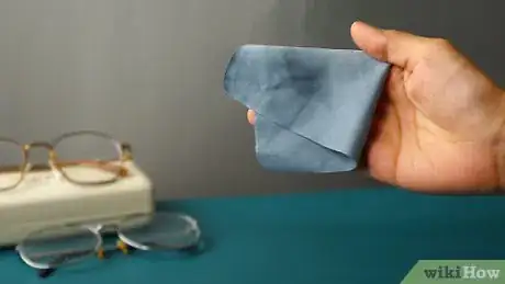 Imagen titulada Fix Scratched Glasses Step 2
