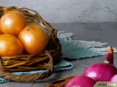 Imagen titulada Dry Onions Step 1