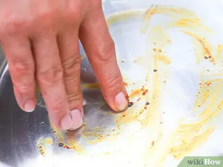Imagen titulada Get Caramel off Pots and Pans Step 4