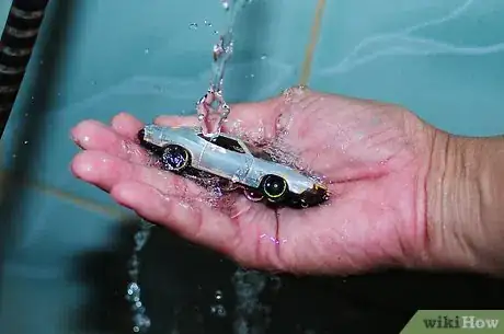 Imagen titulada Remove Paint from Metal and Plastic Models with Dettol Step 11