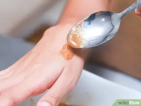 Imagen titulada Lighten Your Hair With Cinnamon Step 6