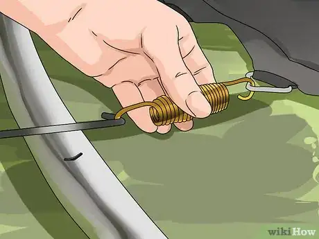 Imagen titulada Set up a Trampoline Step 8