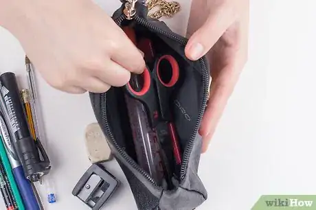 Imagen titulada Pack a Pencil Case for School Step 2