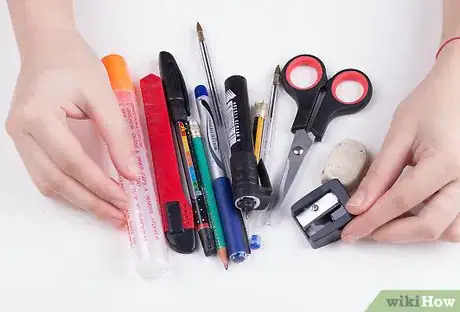 Imagen titulada Pack a Pencil Case for School Step 1