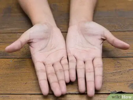 Imagen titulada Do a Snake Hand Trick Step 1