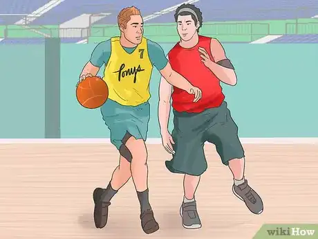 Imagen titulada Shoot a Reverse Layup in Basketball Step 3