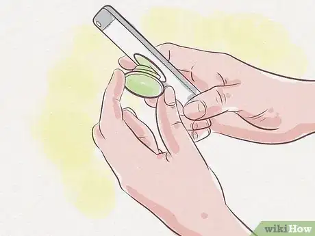 Imagen titulada Remove a Popsocket Step 2