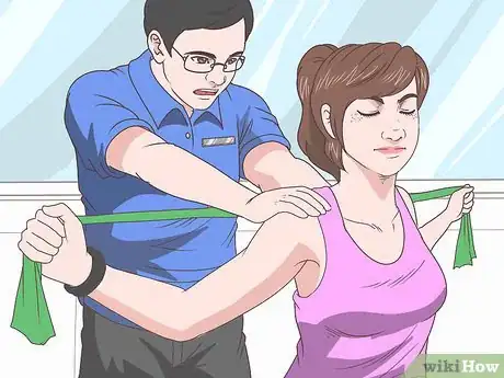 Imagen titulada Treat Winged Scapula Step 2