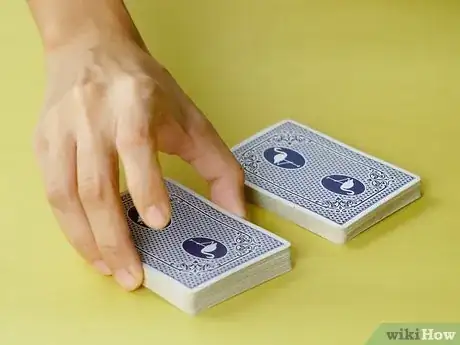 Imagen titulada Riffle and Bridge Shuffle Step 2