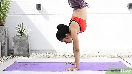Imagen titulada Hold a Handstand Step 3