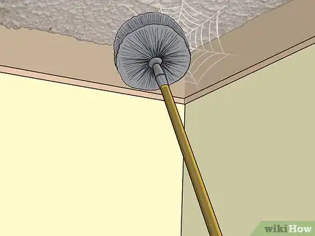 Imagen titulada Clean a Popcorn Ceiling Step 2