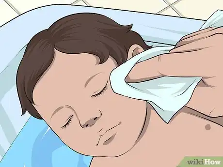 Imagen titulada Give a Baby a Bath in the Sink Step 3