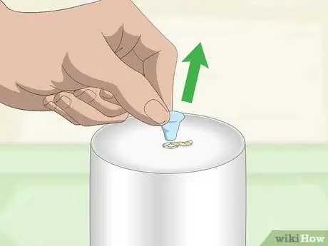 Imagen titulada Remove a Candle from a Mold Step 3