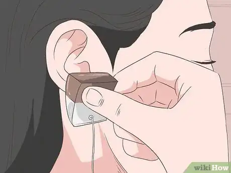 Imagen titulada Reduce Pain Caused by a New Piercing Step 2