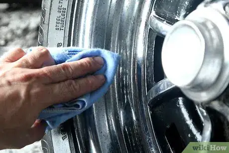 Imagen titulada Clean Chrome Wheels Step 6