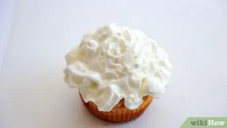Imagen titulada Ice a Cupcake Step 16