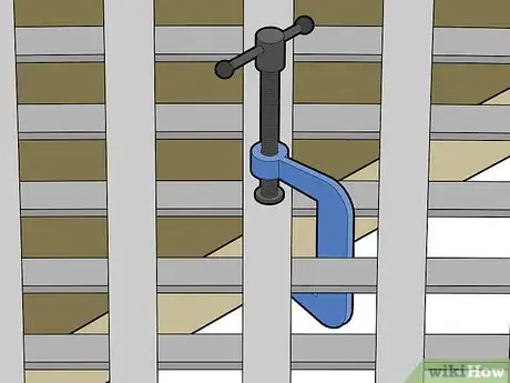 Imagen titulada Cut Plastic Lattice Step 10